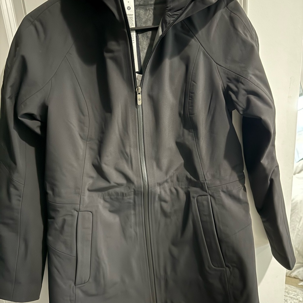 NWT lululemon repshell rain coat